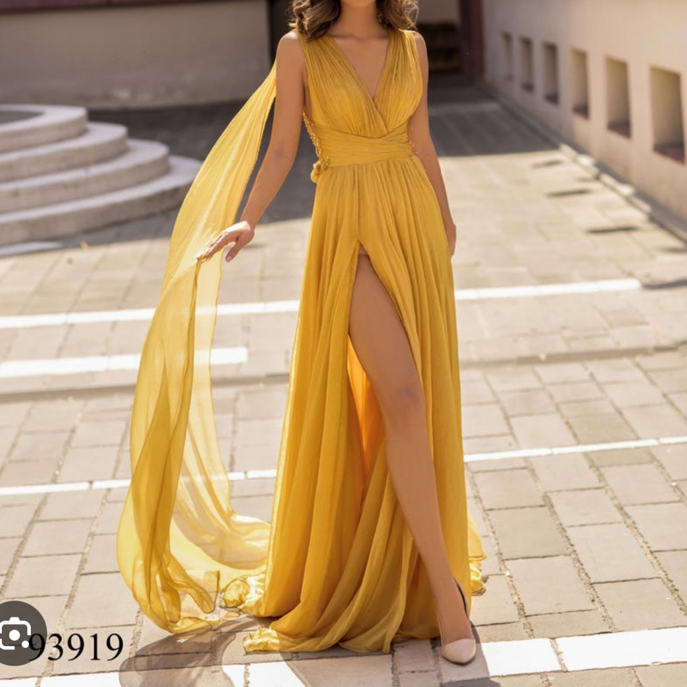 Tarik Ediz Elegant Yellow Gown - Picture 2 of 4